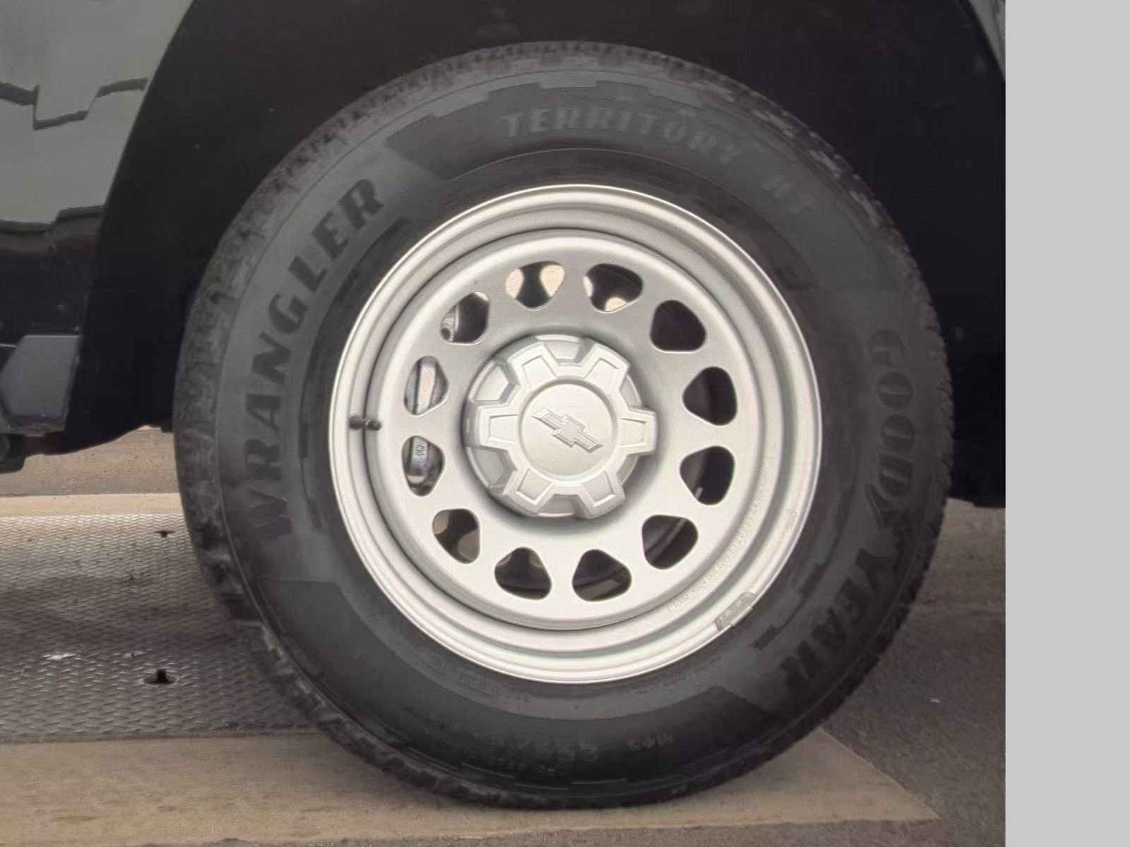 Used 2023 Chevrolet Colorado W/T image 11