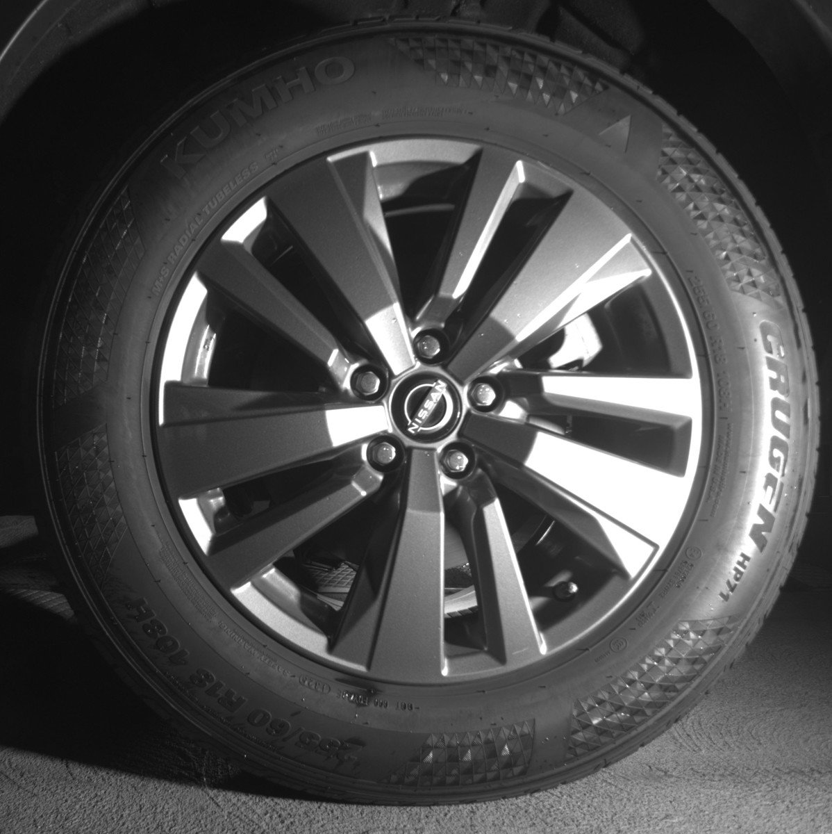 Used 2025 Nissan Pathfinder SV image 14