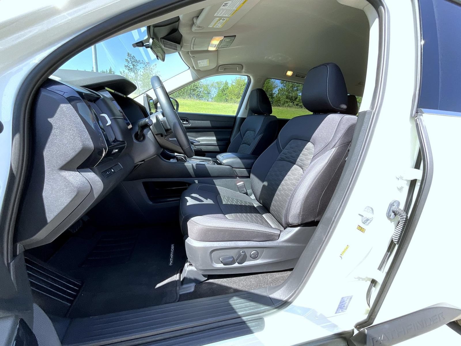 Used 2023 Nissan Pathfinder SV w/ Black Appearance Package AWD/4WD image 10