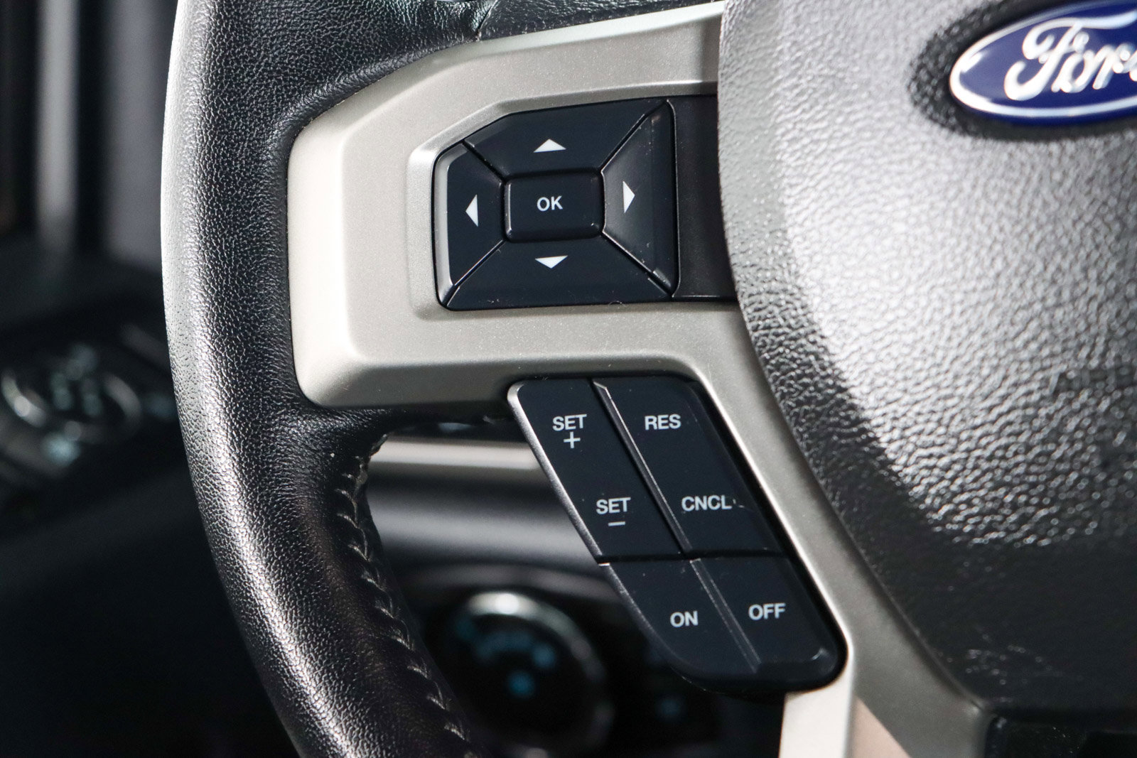 Used 2022 Ford F250 Lariat w/ Black Appearance Pkg image 14