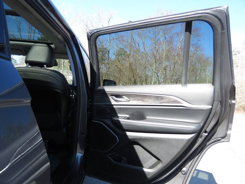 Used 2022 Jeep Grand Cherokee L Limited AWD/4WD image 15