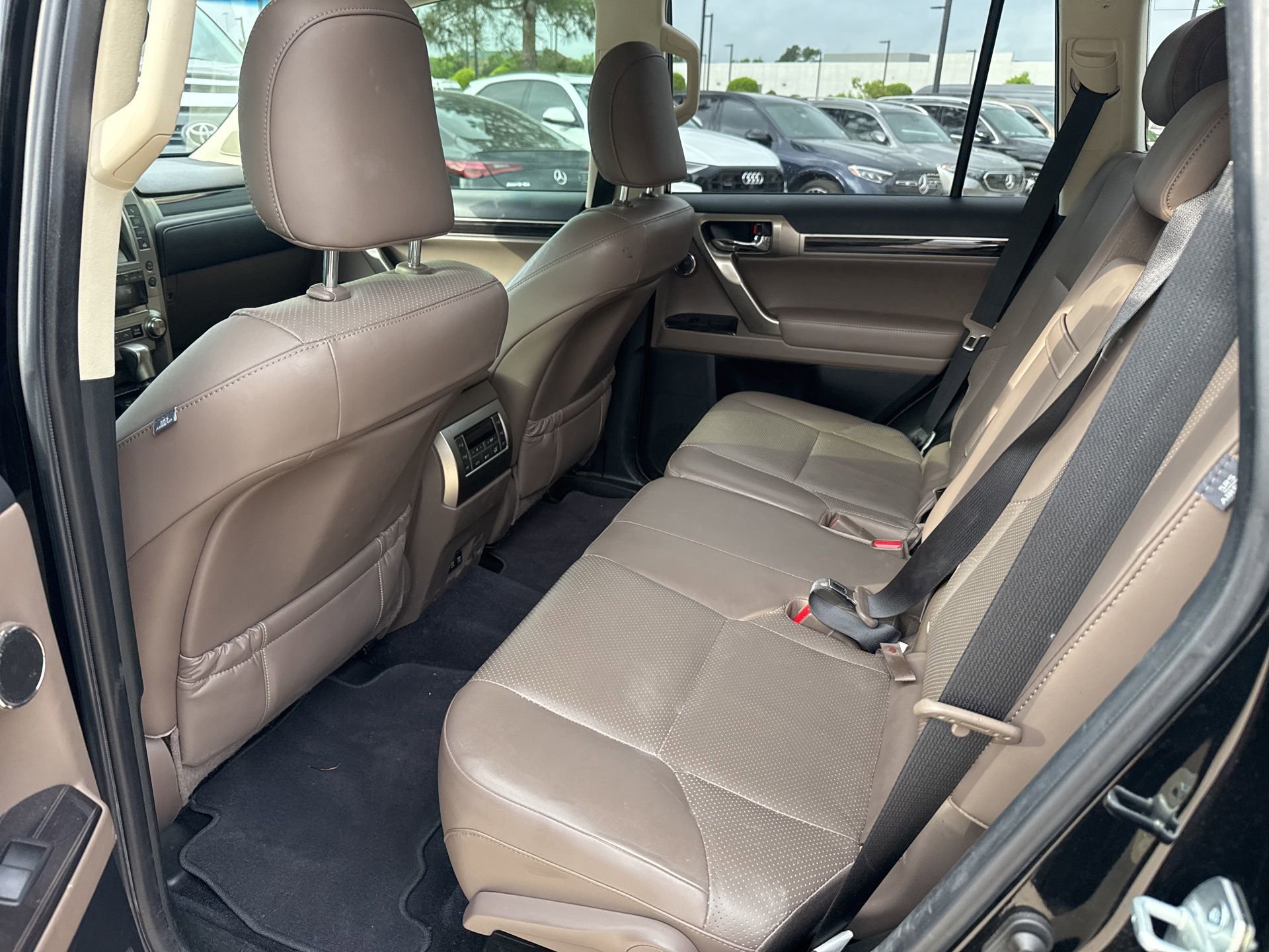 Used 2020 Lexus GX 460 Luxury w/ Accessory Package image 10