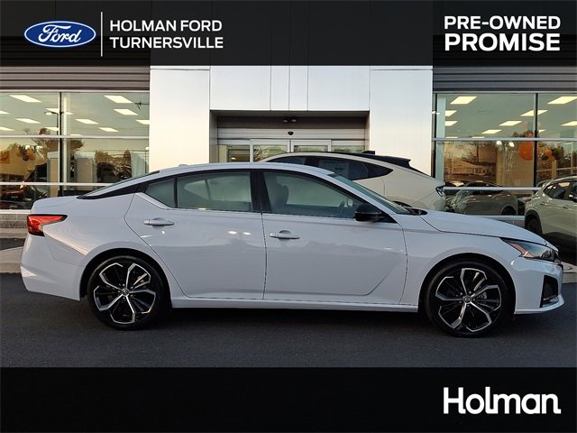 Used 2023 Nissan Altima 2.5 SR image 1