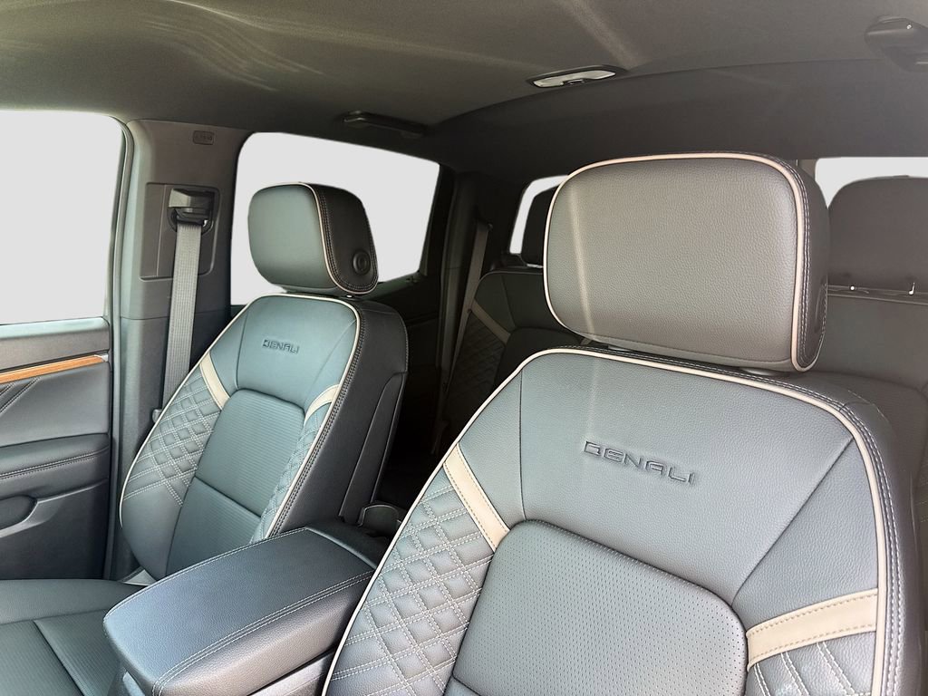 Used 2026 GMC Canyon Denali AWD/4WD image 12