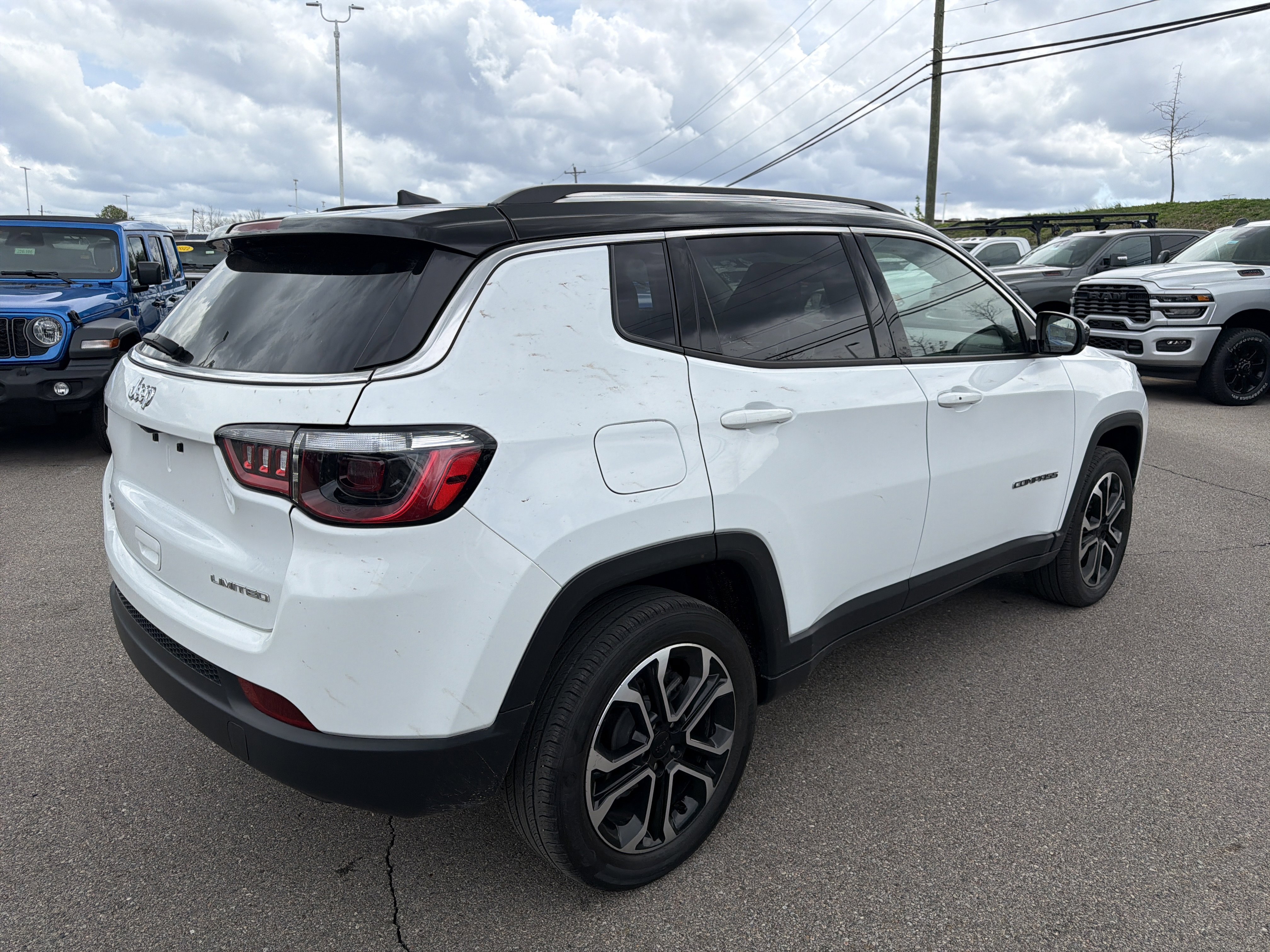 Used 2022 Jeep Compass Limited image 11