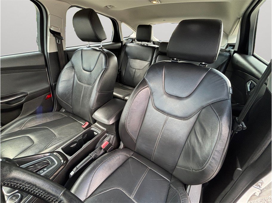 Used 2016 Ford Focus Titanium FWD image 16
