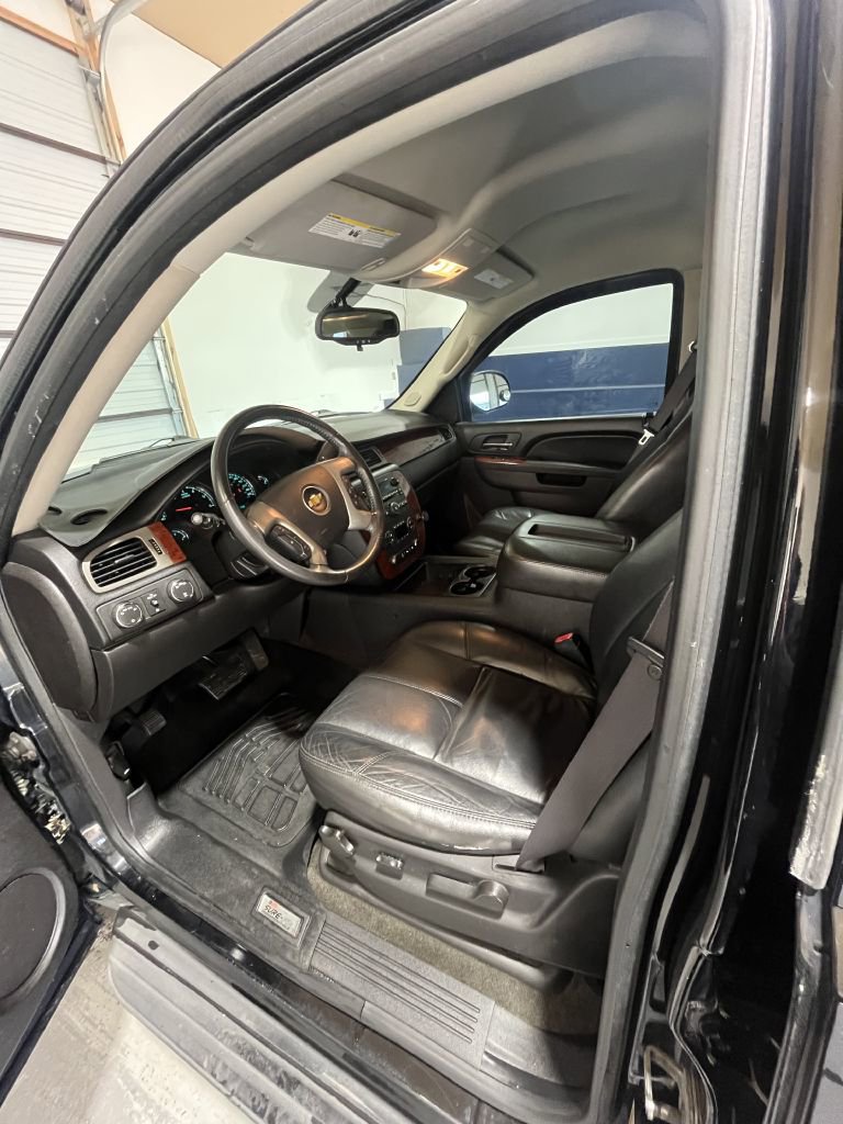 Used 2011 Chevrolet Suburban LT image 6