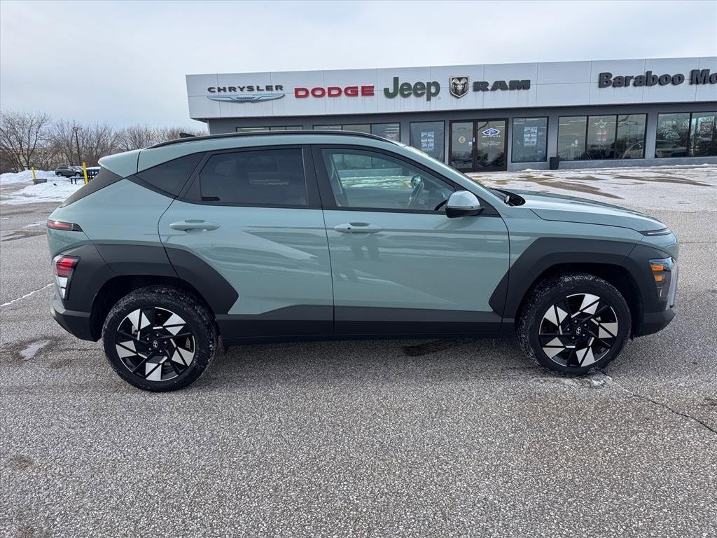 Used 2025 Hyundai Kona SEL image 2