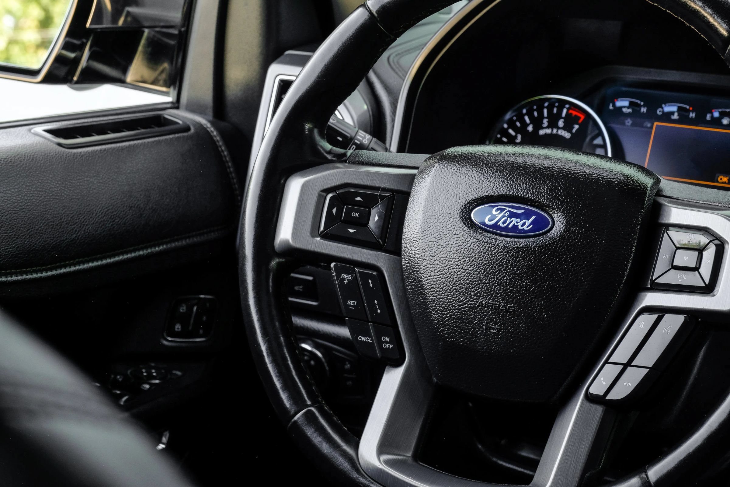 Used 2019 Ford Expedition Max Platinum RWD image 21