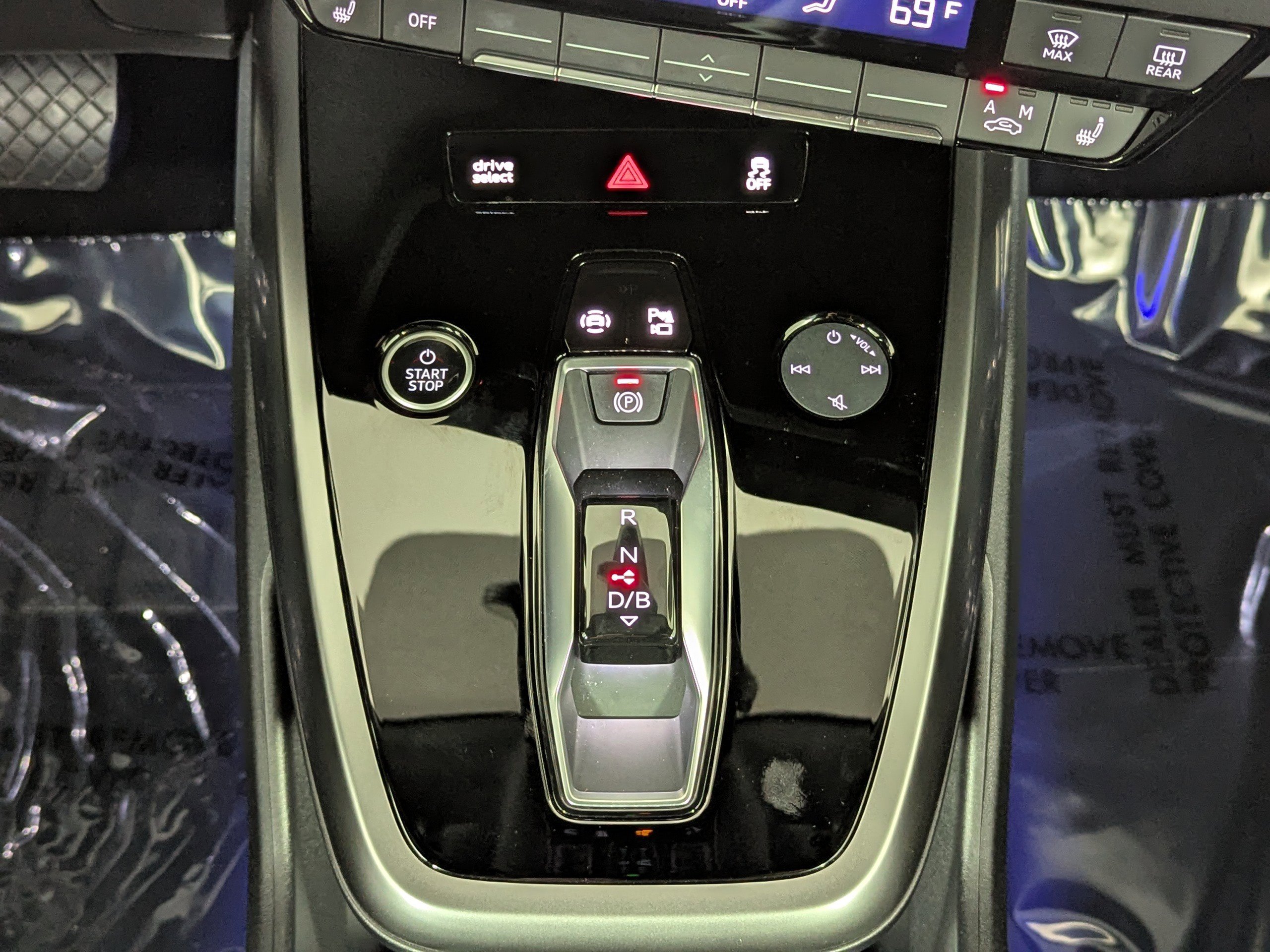 Certified 2024 Audi Q4 e-tron Premium Plus w/ Premium Plus image 19