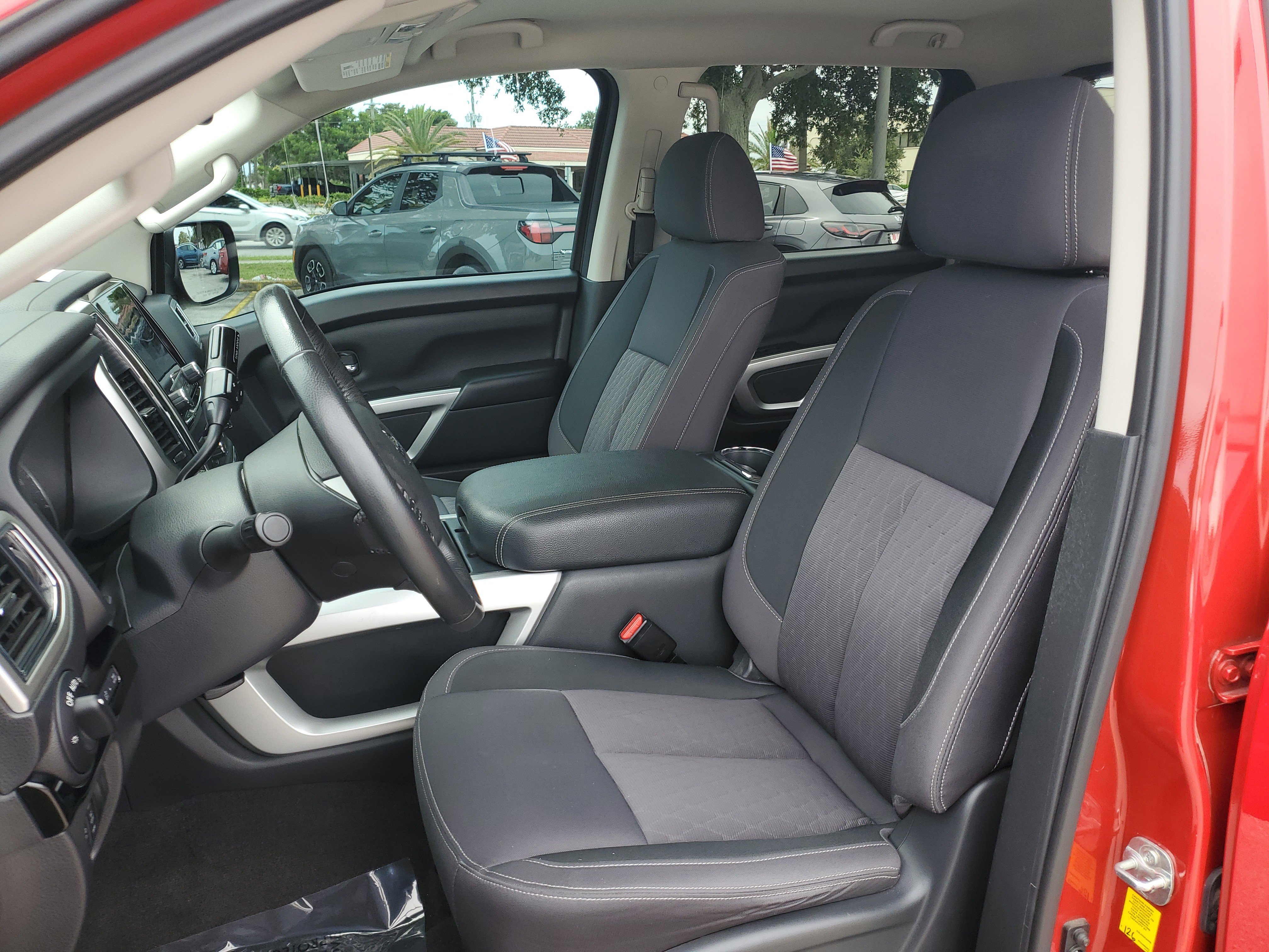 Used 2021 Nissan Titan SV w/ SV Convenience Package RWD image 14