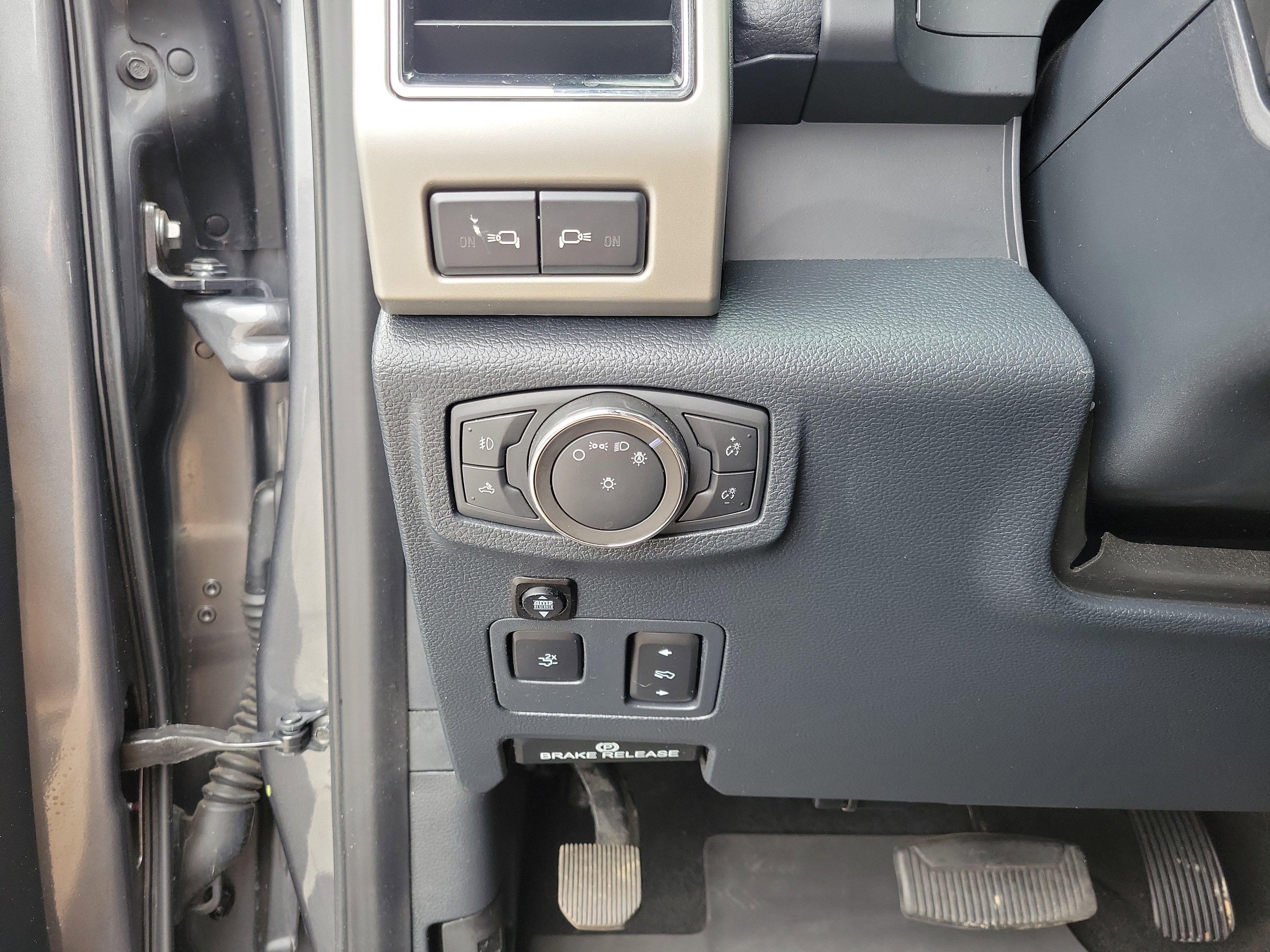 Certified 2022 Ford F250 Lariat w/ Tremor Off-Road Package image 10