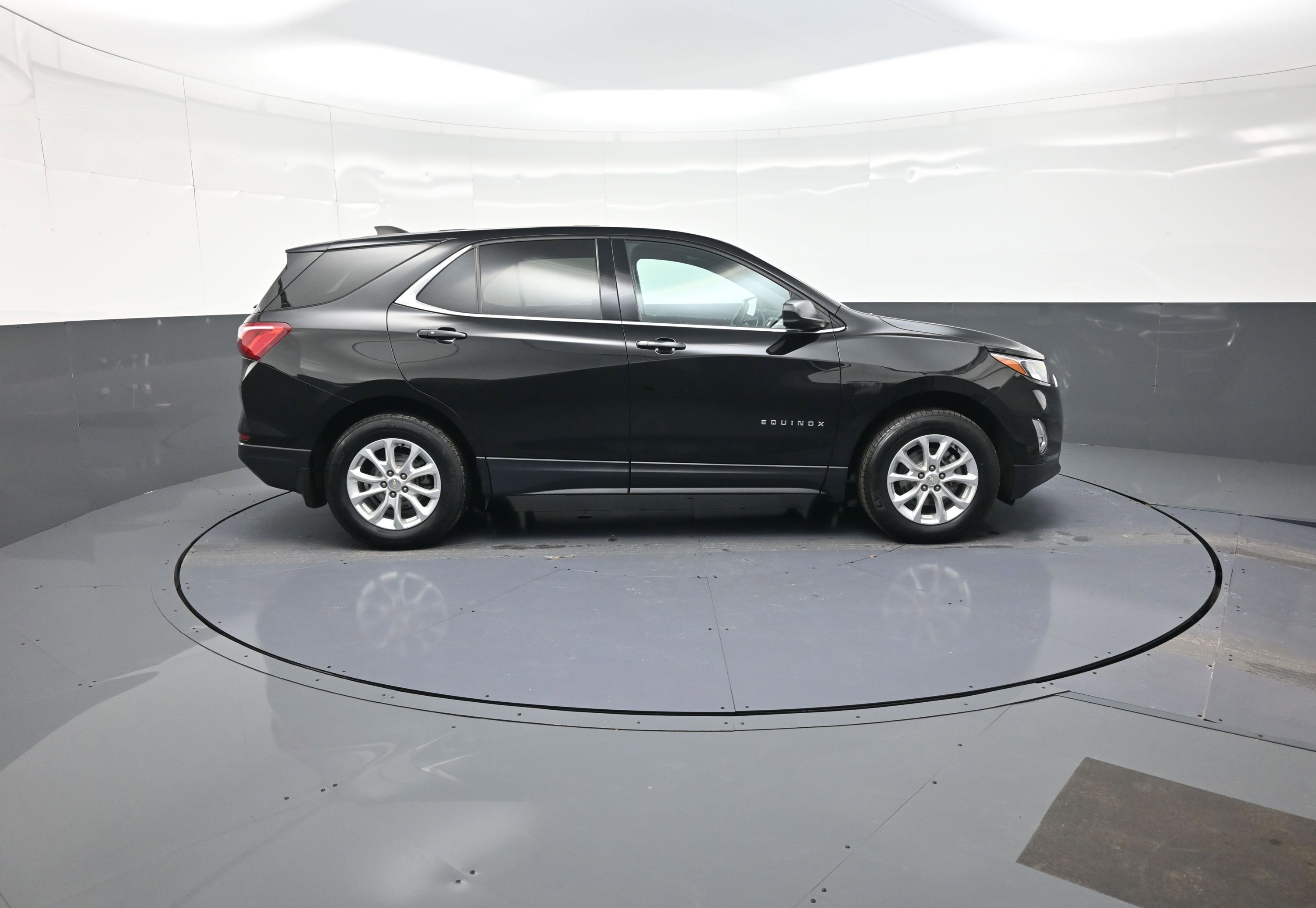Used 2018 Chevrolet Equinox LT w/ LPO, Protection Package image 2