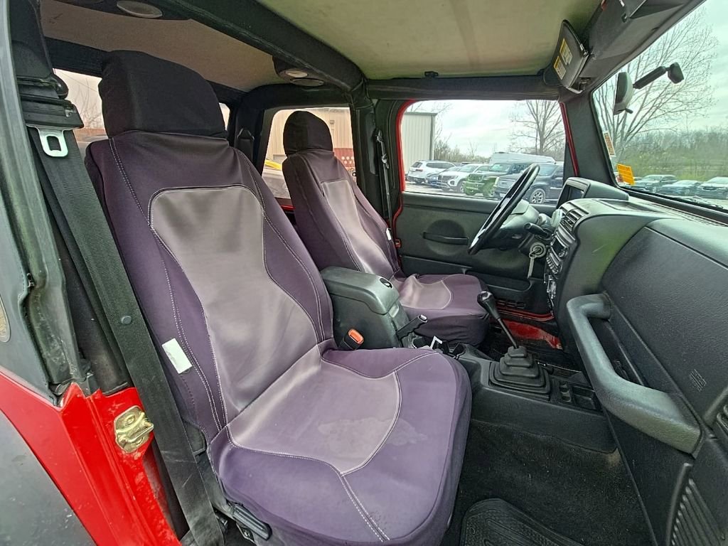 Used 2004 Jeep Wrangler Rubicon w/ Dual Top Group image 17