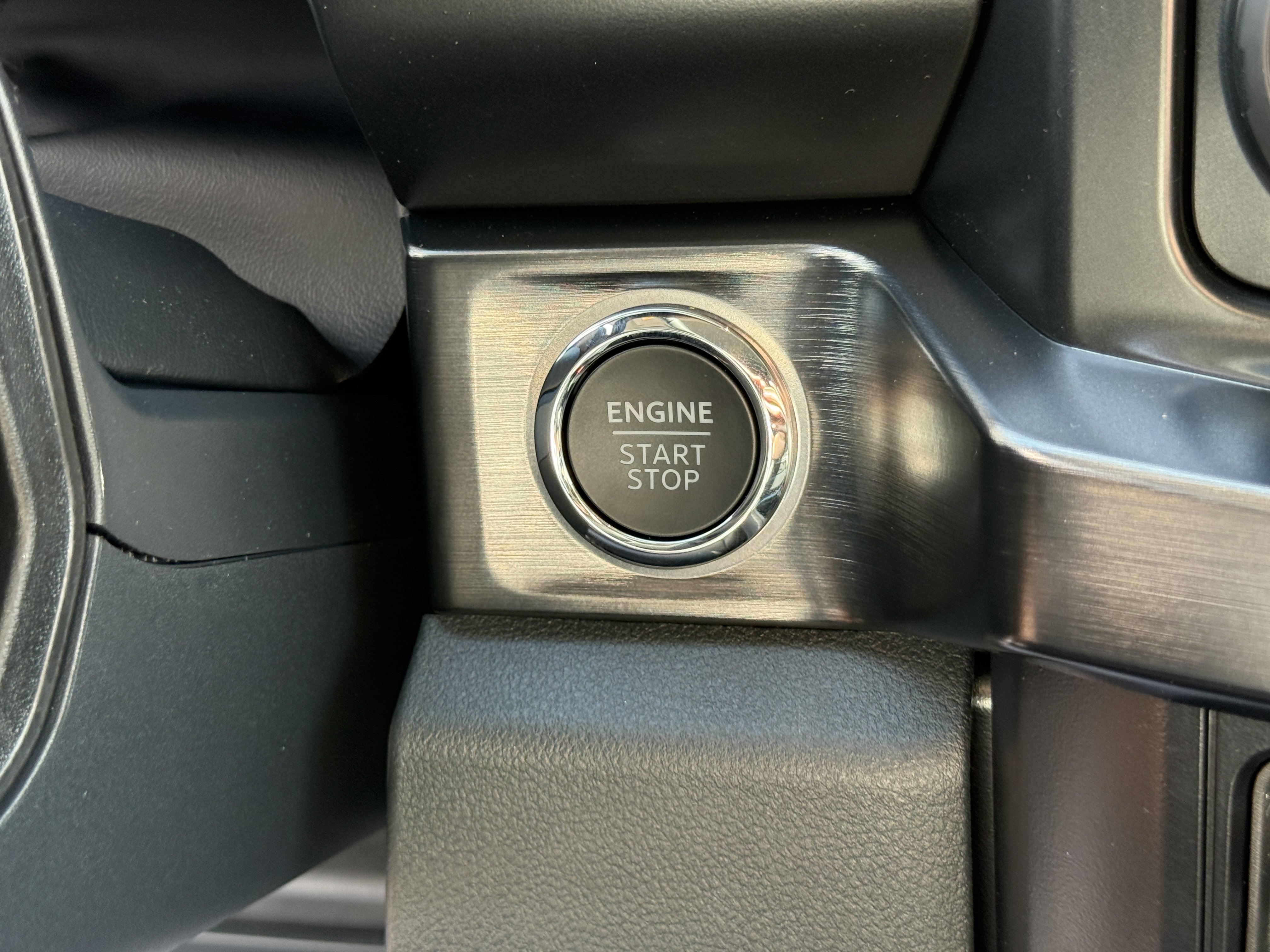 New 2026 Ford F250 Lariat w/ Black Appearance Package image 31