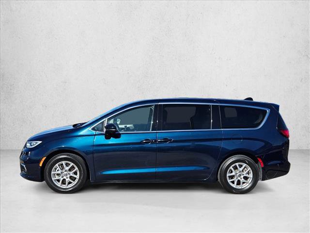 Used 2023 Chrysler Pacifica Touring-L image 8