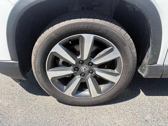 Used 2025 Honda Pilot Touring image 13
