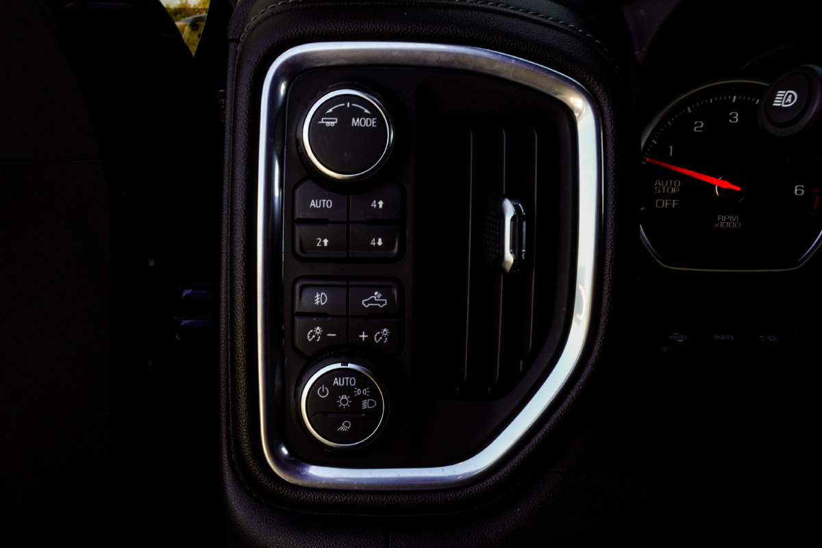 Used 2021 Chevrolet Silverado 1500 High Country w/ Technology Package AWD/4WD image 31