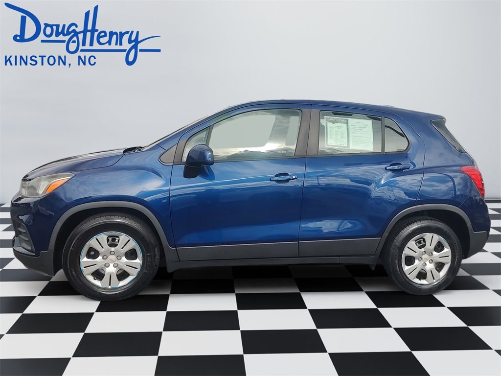 Used 2017 Chevrolet Trax LS image 2