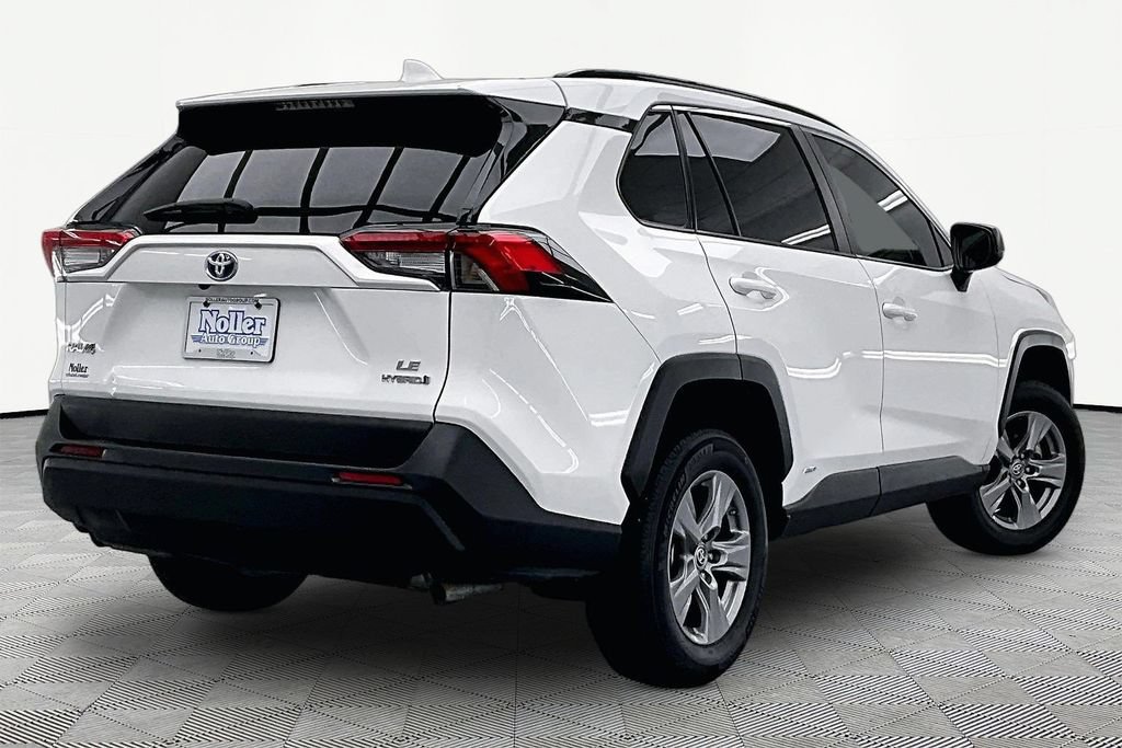 Used 2023 Toyota RAV4 LE AWD/4WD image 2