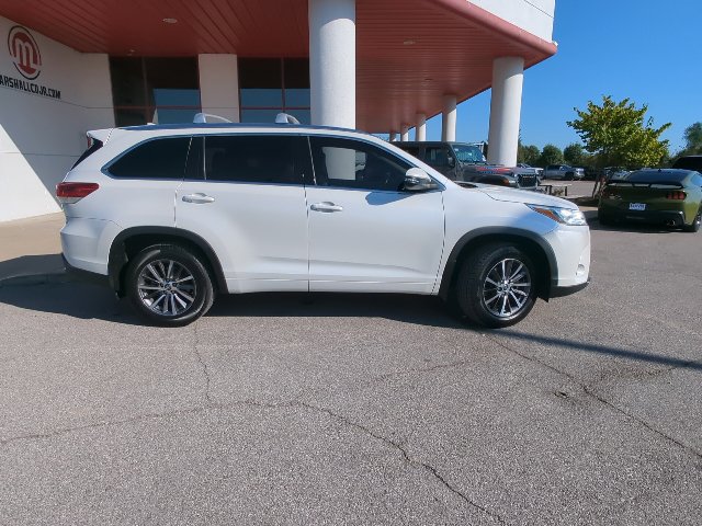 Used 2018 Toyota Highlander XLE AWD/4WD image 33