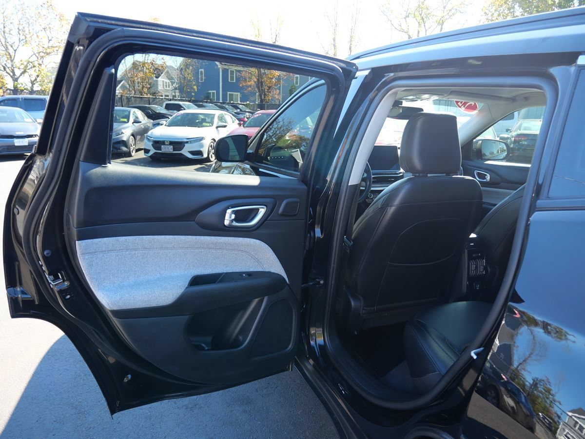 Used 2022 Jeep Compass Latitude w/ Sun and Sound Group AWD/4WD image 26