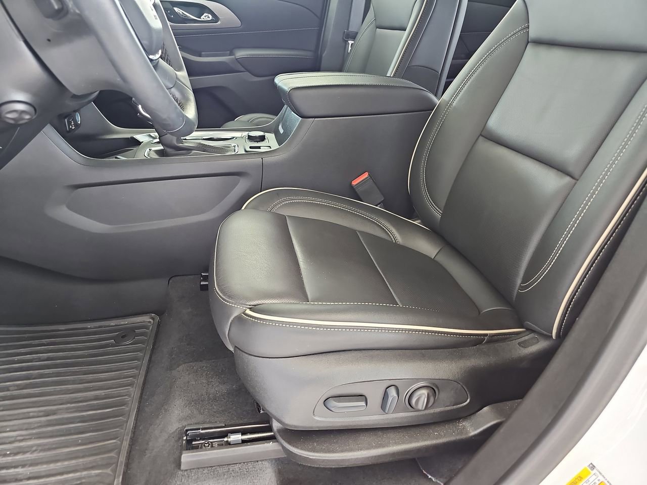 Certified 2023 Chevrolet Traverse Premier w/ Redline Edition image 20