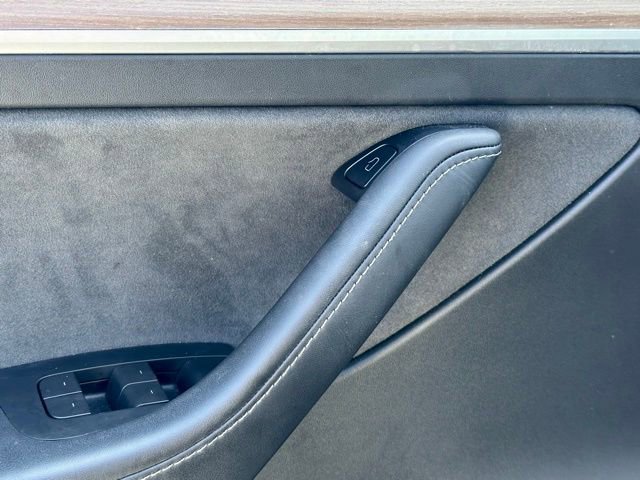 Used 2023 Tesla Model Y Long Range image 18