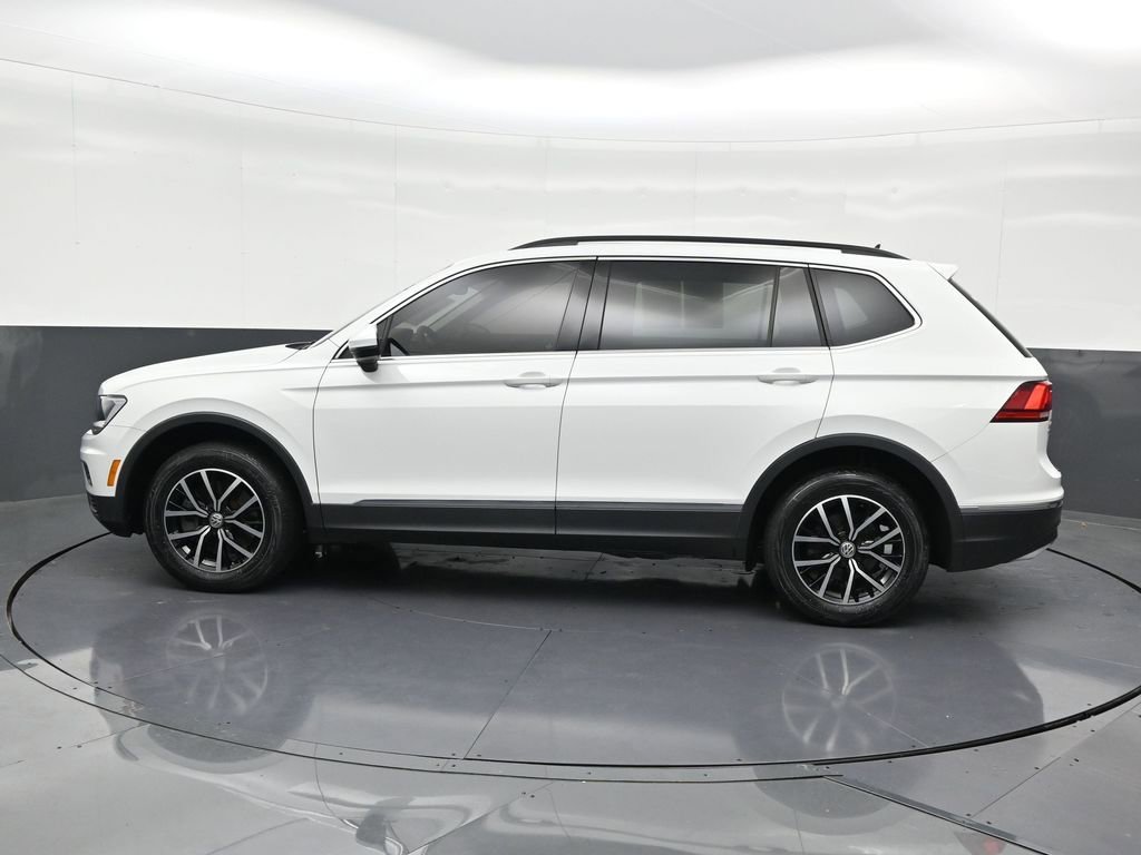 Used 2021 Volkswagen Tiguan SE w/ Panoramic Sunroof Package image 2