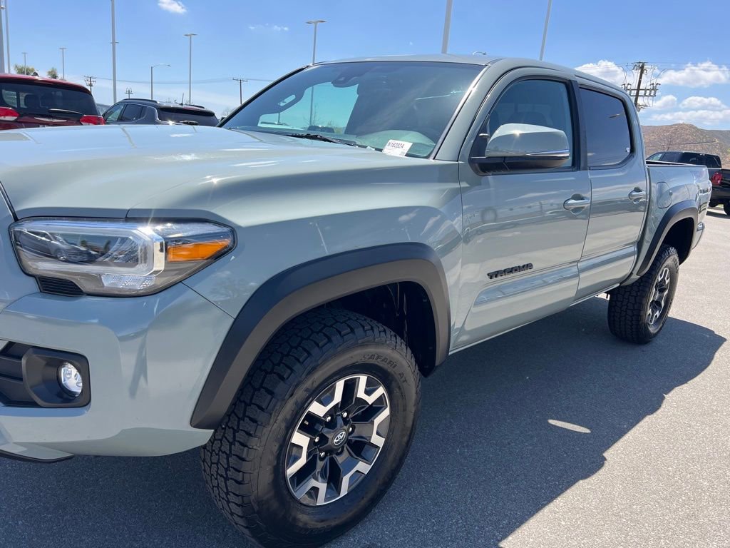 Used 2022 Toyota Tacoma TRD Off-Road w/ Technology Package AWD/4WD image 11