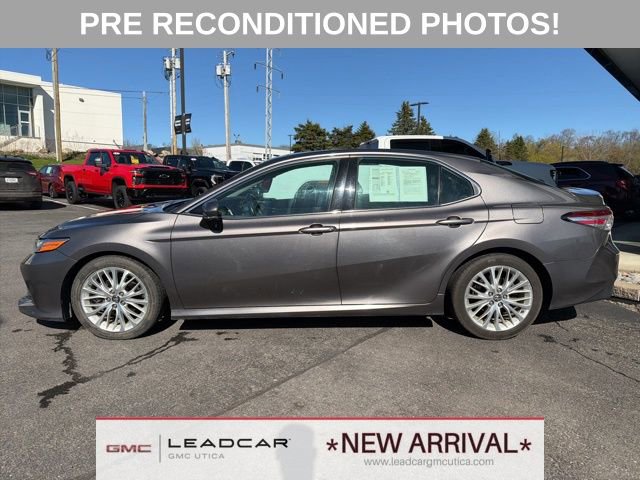 Used 2018 Toyota Camry XLE FWD image 2