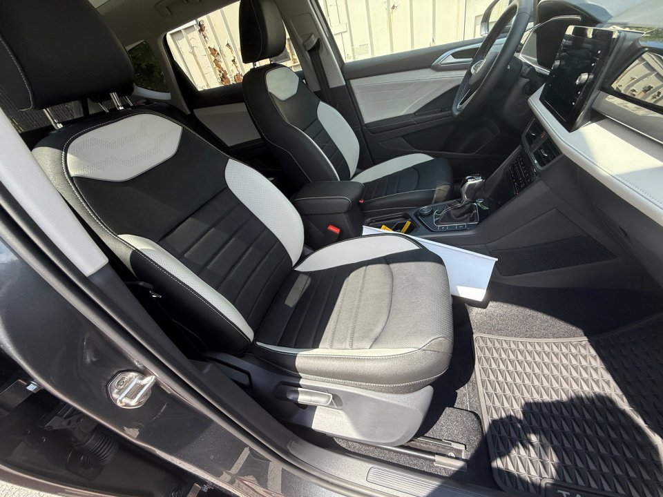 New 2025 Volkswagen Taos SEL image 28