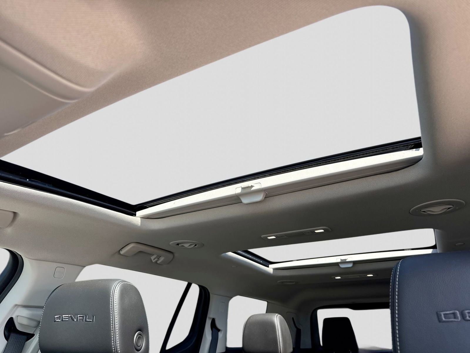 Used 2023 GMC Acadia Denali w/ Denali Ultimate Package image 19