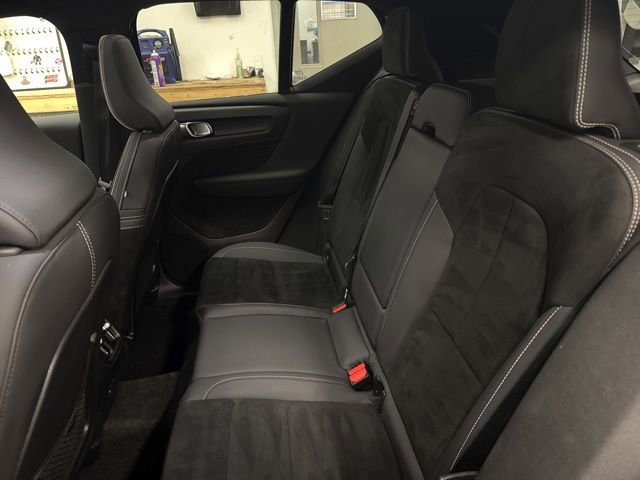 Used 2023 Volvo XC40 Recharge Plus image 18