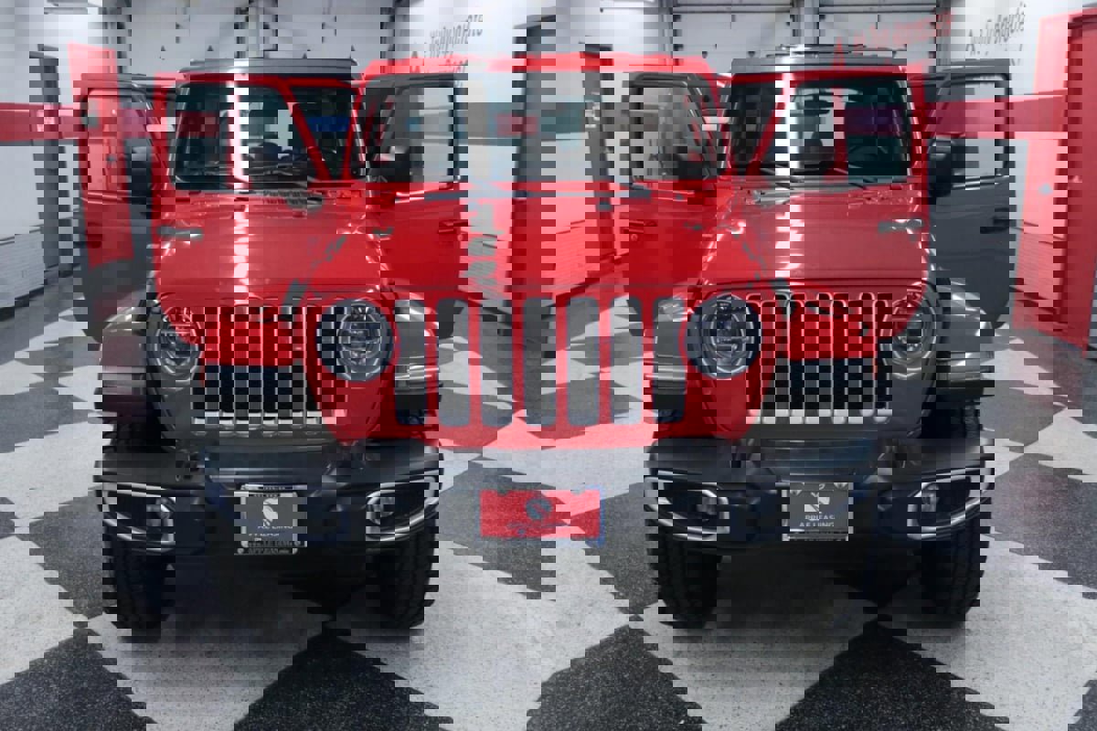 Used 2018 Jeep Wrangler Unlimited Sahara w/ Cold Weather Group image 29