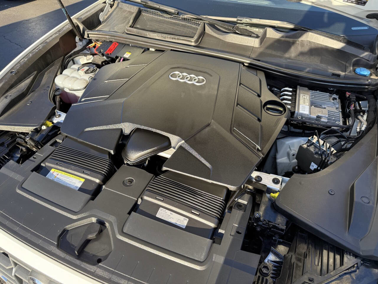 Used 2019 Audi Q8 Premium w/ Convenience Package image 16