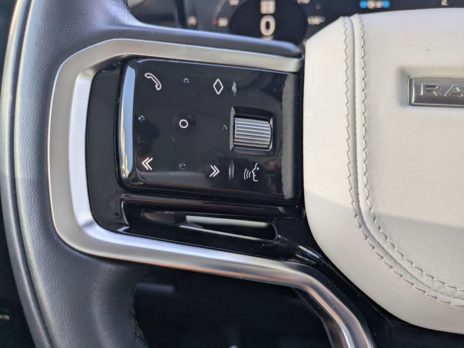 Used 2023 Land Rover Range Rover Sport SE AWD/4WD image 17