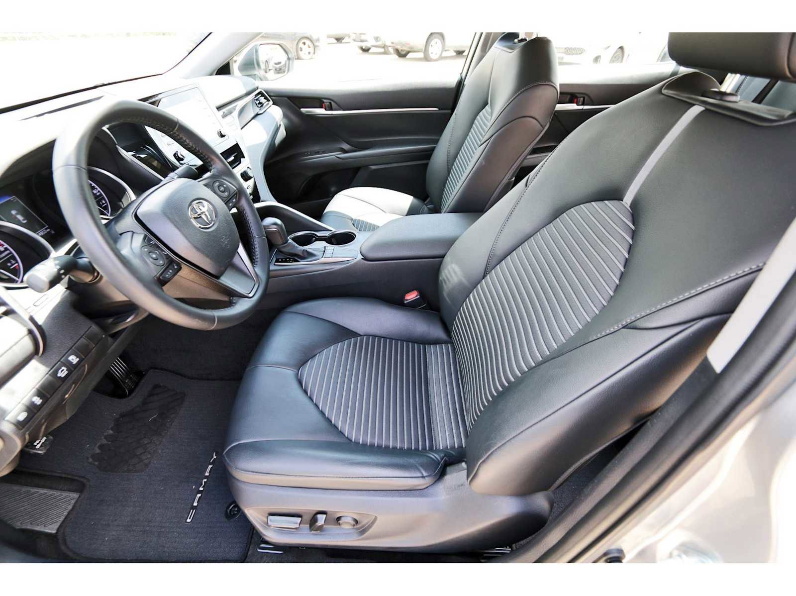 Used 2023 Toyota Camry SE image 11