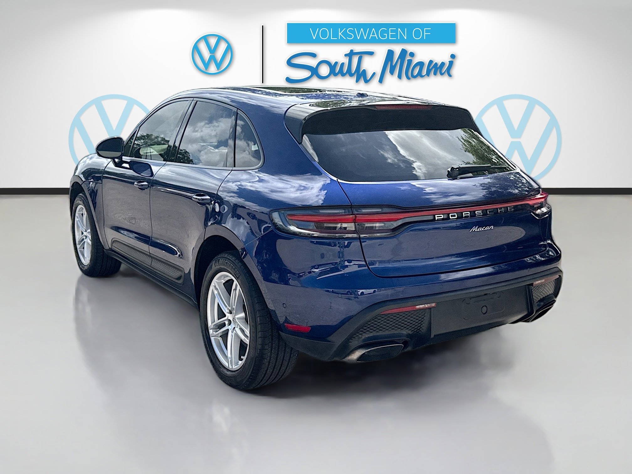 Used 2022 Porsche Macan w/ Premium Package Plus image 5