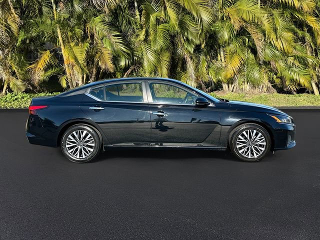 Used 2024 Nissan Altima 2.5 SV image 4