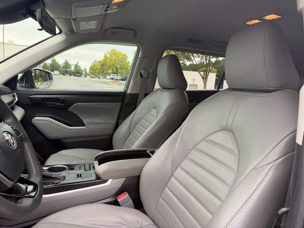 Used 2021 Toyota Highlander L FWD image 27