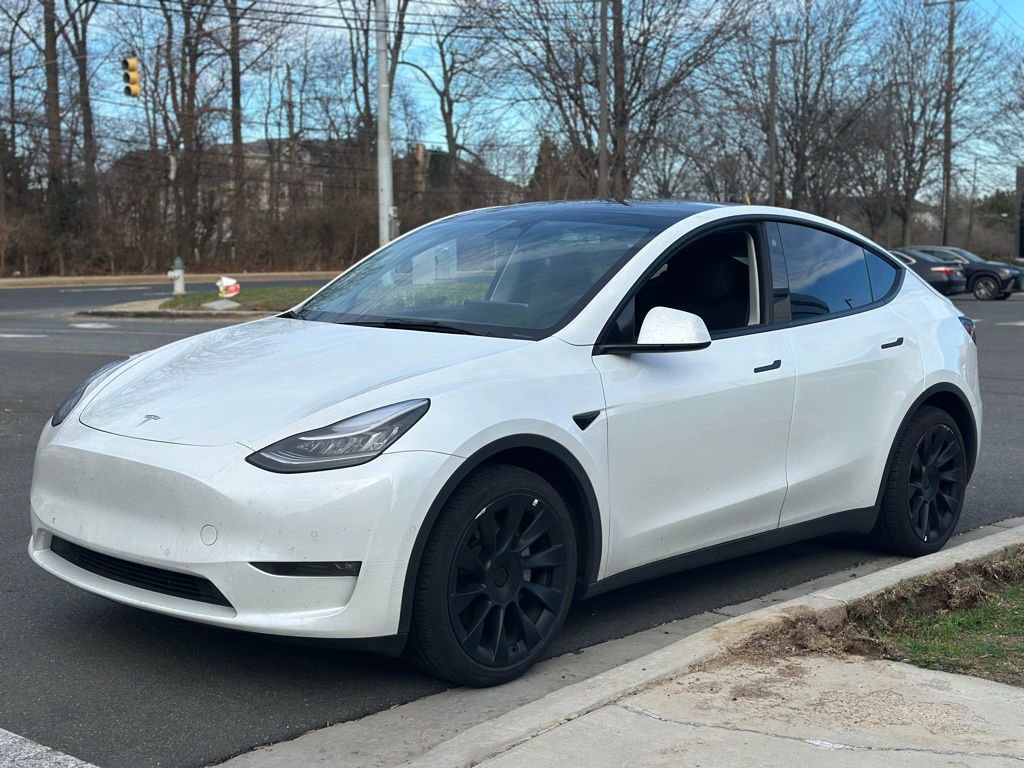 Used 2022 Tesla Model Y Long Range image 3