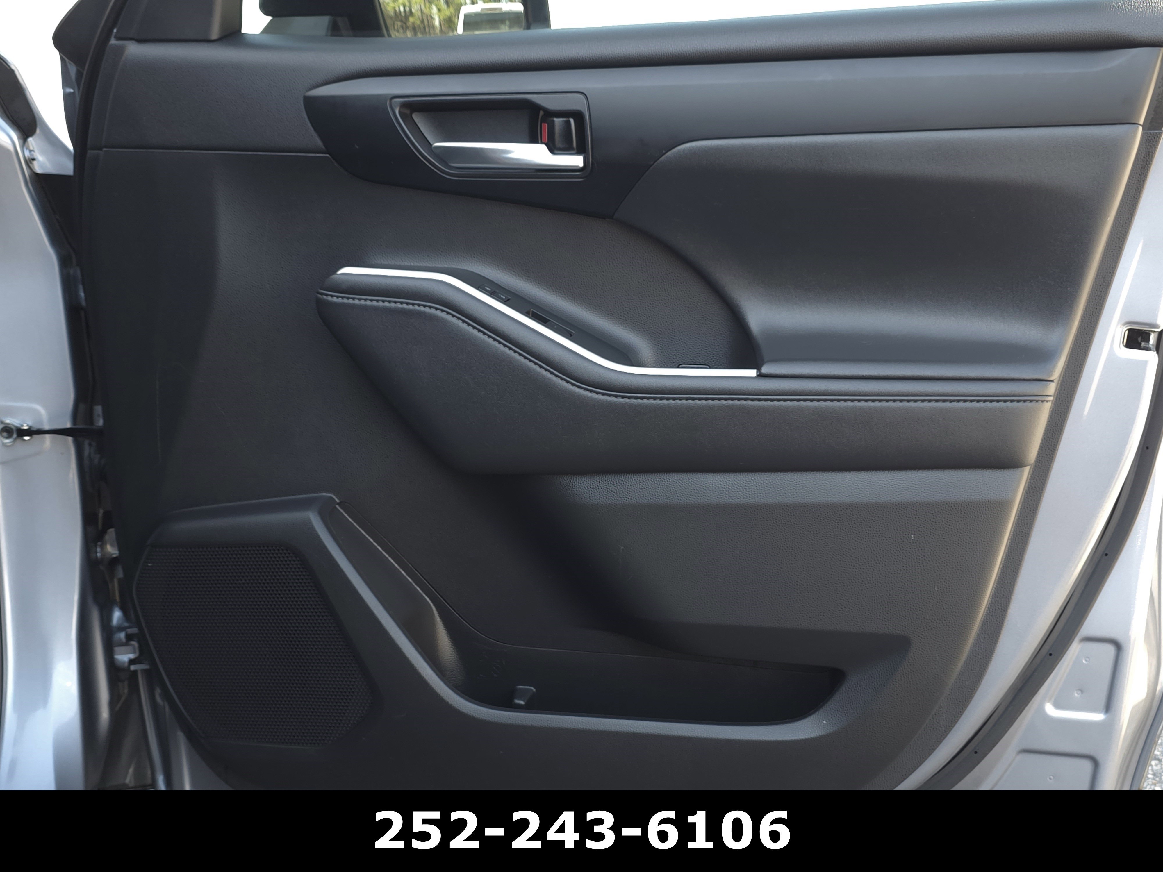 Used 2021 Toyota Highlander XLE image 45