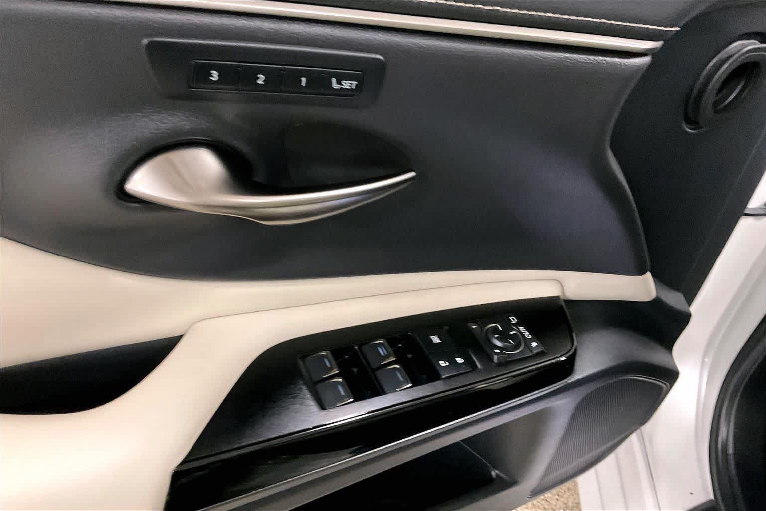 Used 2023 Lexus ES 350 w/ Premium Package FWD image 35
