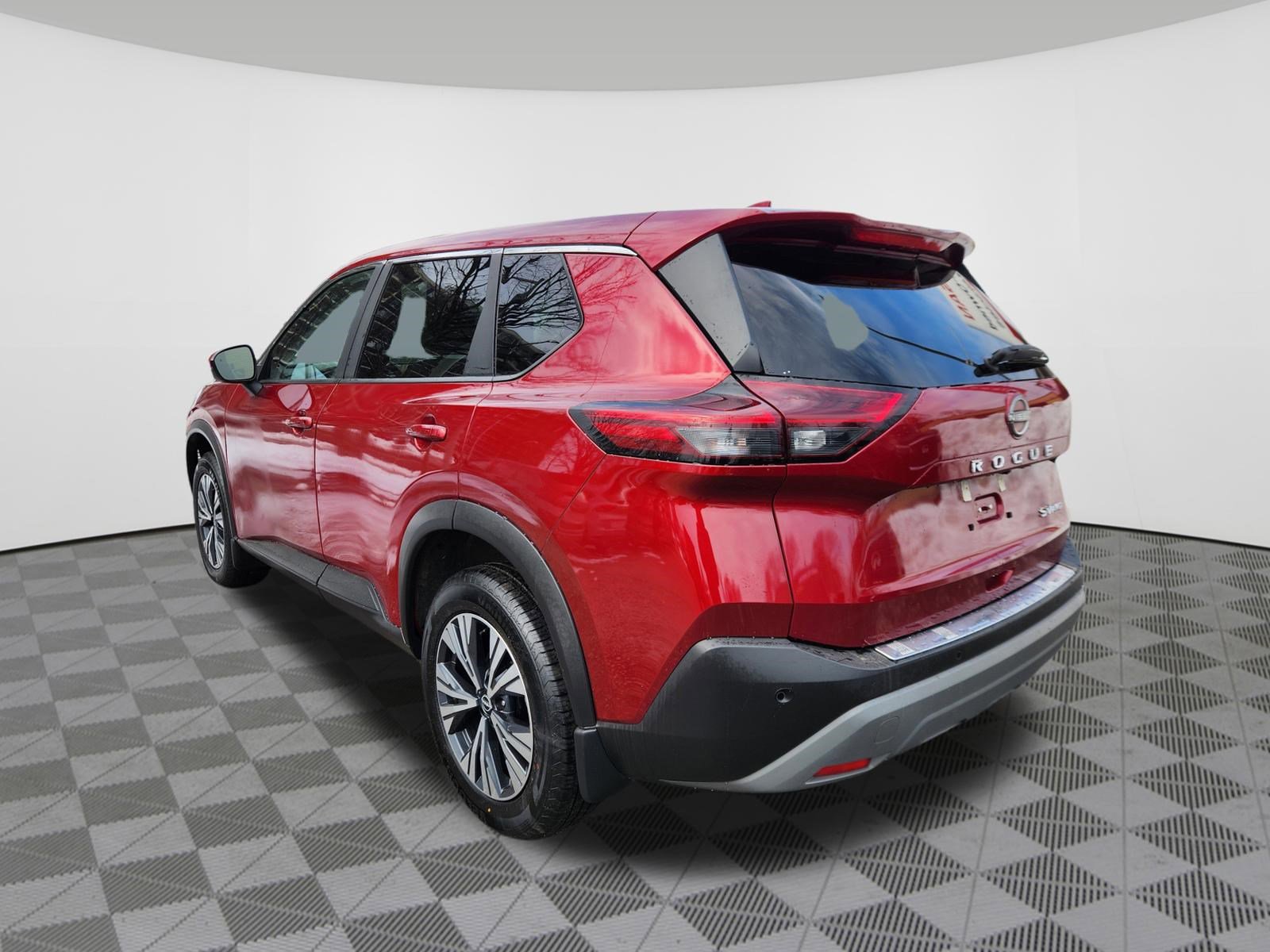 Used 2023 Nissan Rogue SV image 3