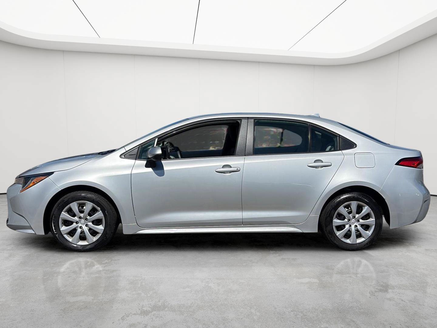 Used 2026 Toyota Corolla LE FWD image 8