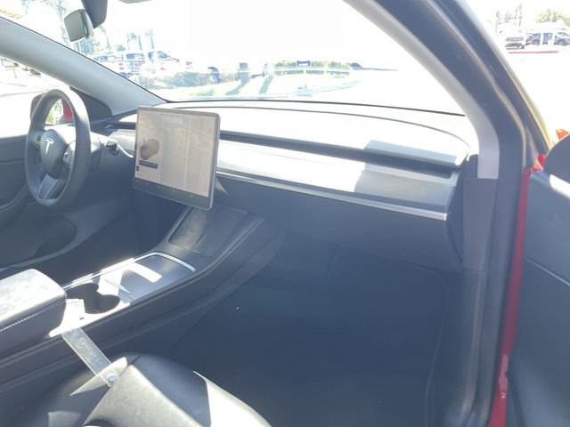 Used 2022 Tesla Model Y Long Range image 30