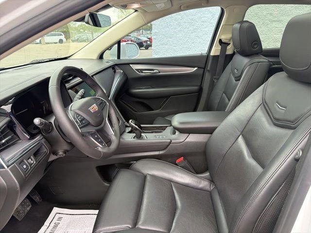 Used 2017 Cadillac XT5 Luxury w/ Driver Awareness Package AWD/4WD image 12