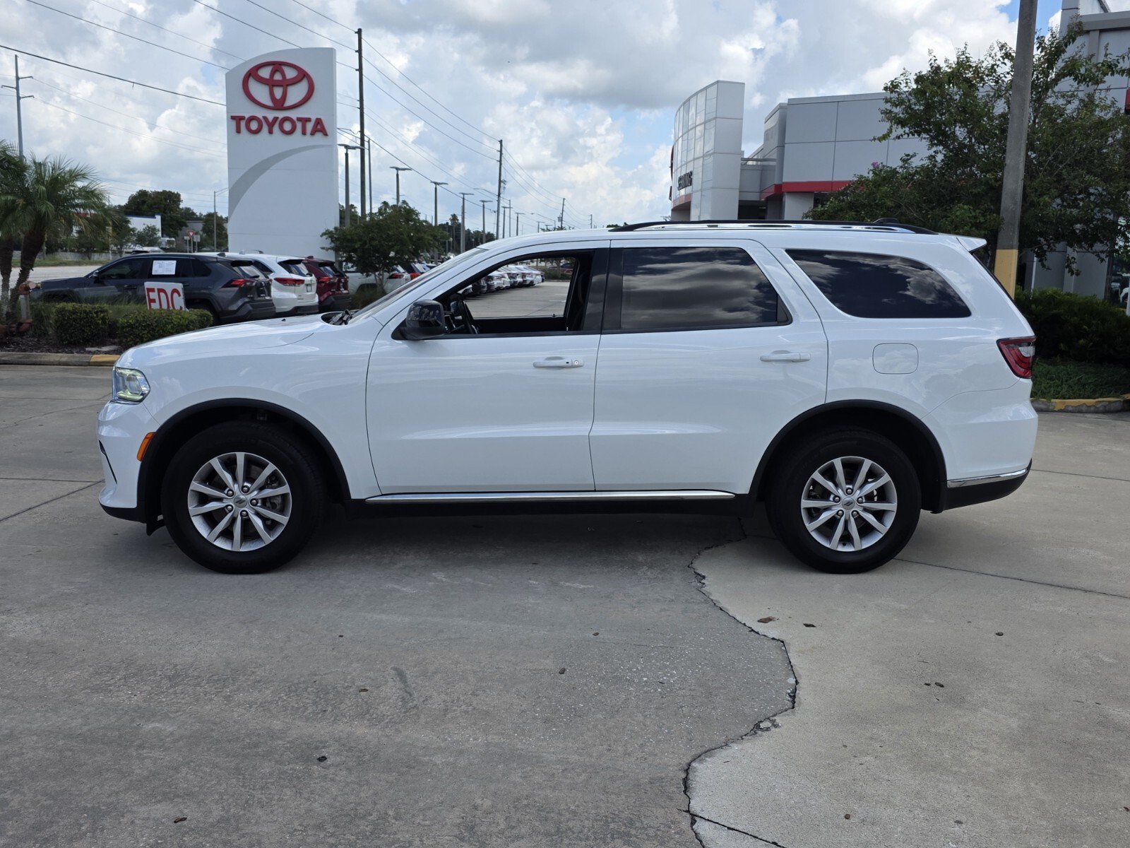 Used 2023 Dodge Durango SXT Launch Edition AWD/4WD image 3