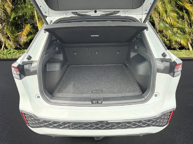 Used 2025 Volkswagen Tiguan SEL R-Line AWD/4WD image 28